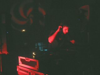 Pixels 06, 2, 22 et 28 décembre 2006 — photo 18 (Armelle — 22 décembre, Salle de la Bourse)