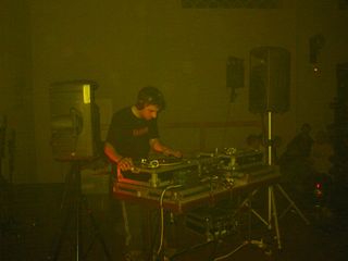 Pixels 06, 2, 22 et 28 décembre 2006 — photo 20 (Armelle — 22 décembre, Salle de la Bourse)