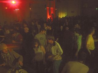 Pixels 06, 2, 22 et 28 décembre 2006 — photo 37 (Armelle — 22 décembre, Salle de la Bourse)