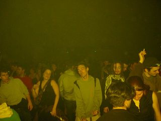 Pixels 06, 2, 22 et 28 décembre 2006 — photo 40 (Armelle — 22 décembre, Salle de la Bourse)