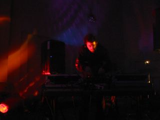 Pixels 06, 2, 22 et 28 décembre 2006 — photo 44 (Armelle — 22 décembre, Salle de la Bourse)